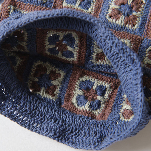 pansy crochet pouch/ navy-brown
