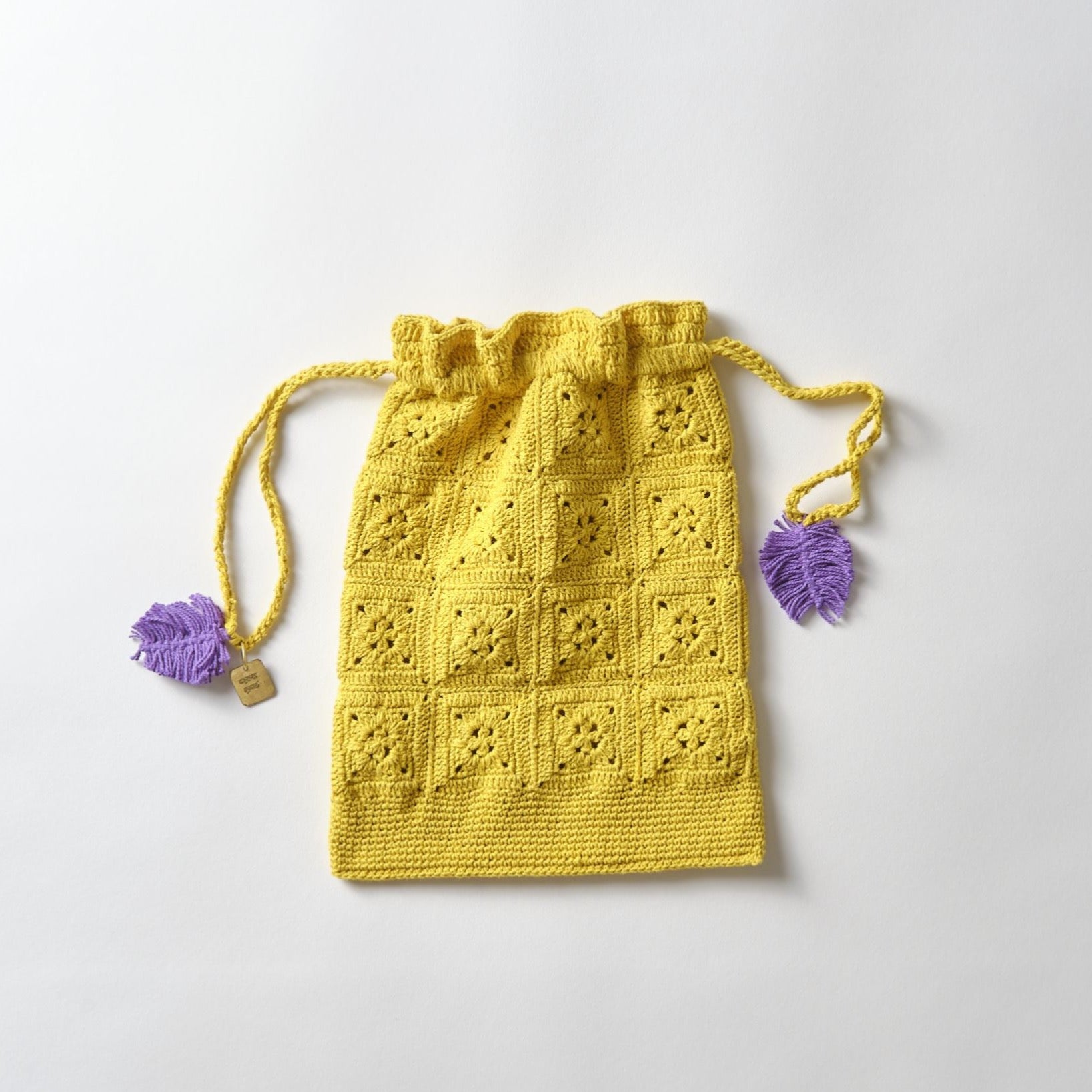 pansy crochet pouch/ yellow