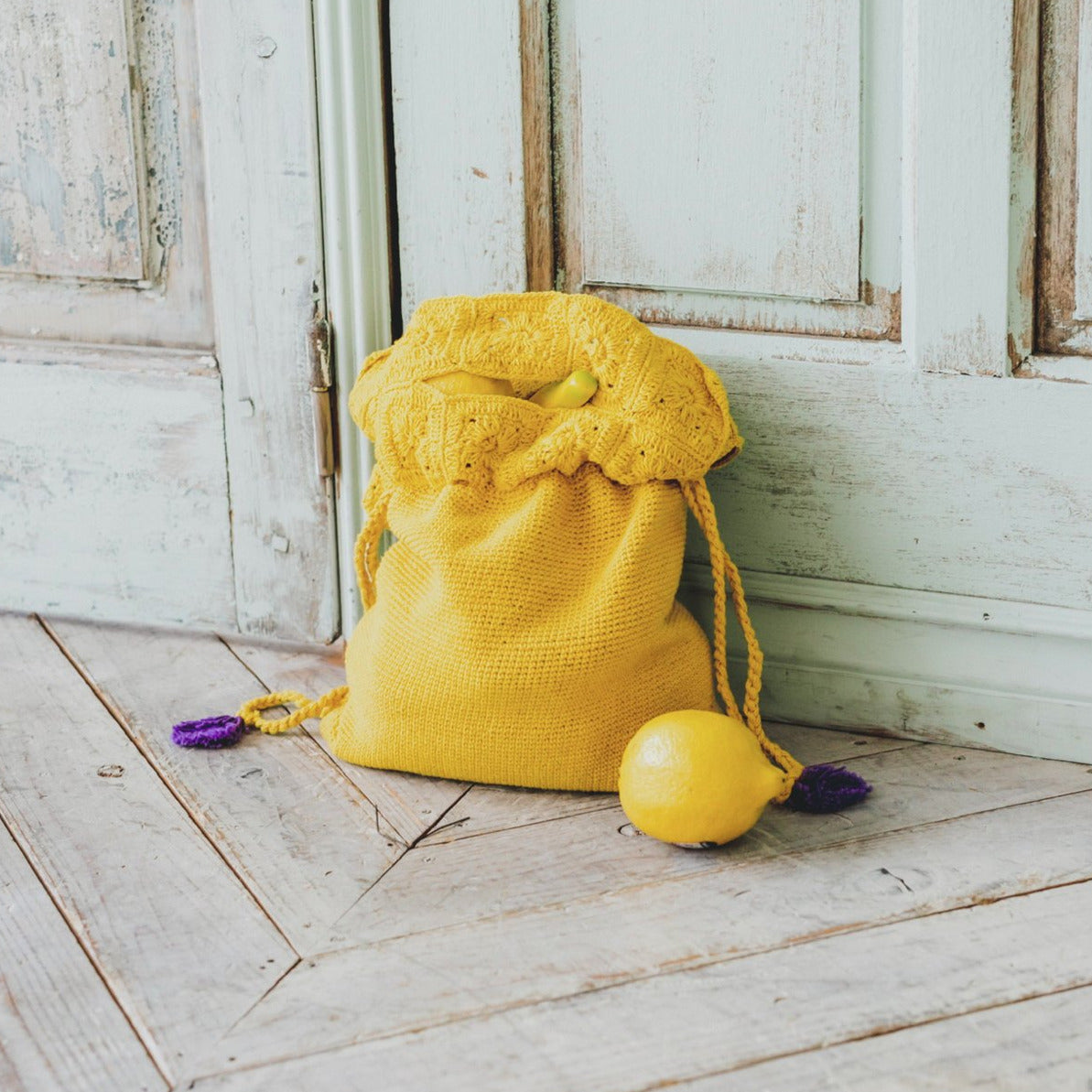 pansy crochet string tote / yellow