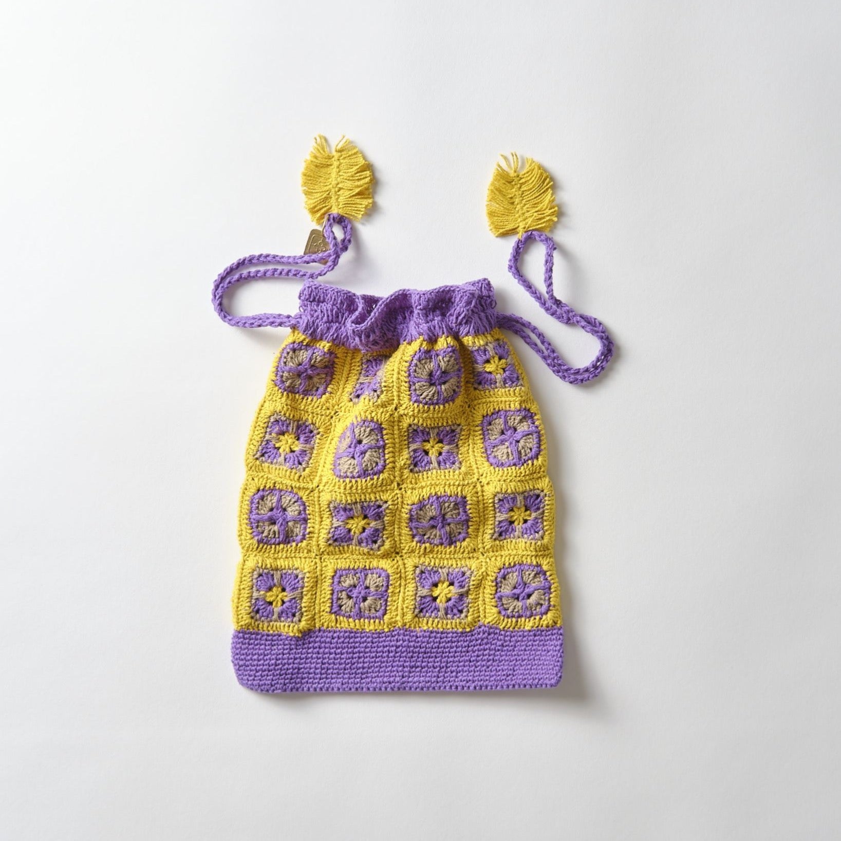 pansy crochet pouch/ purple-yellow