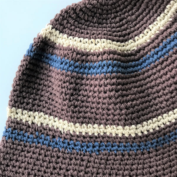 crochet line hat / brown-white